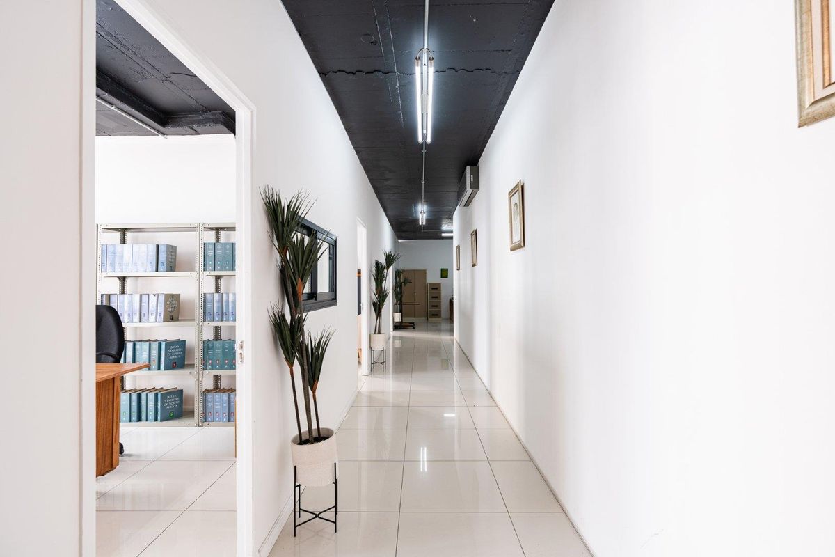 CBD PERIPHERY OFFICE TO LET - Photo 2