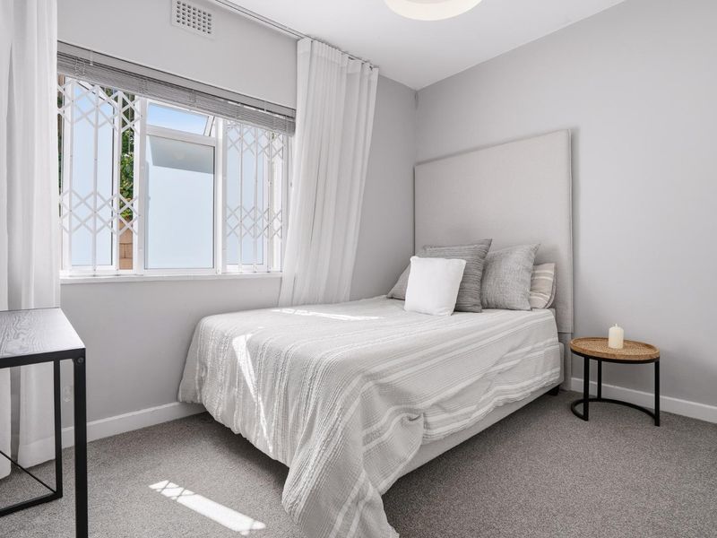 Beautifully Furnished Garden Apartment in a Peaceful Neighbourhood - Photo 9