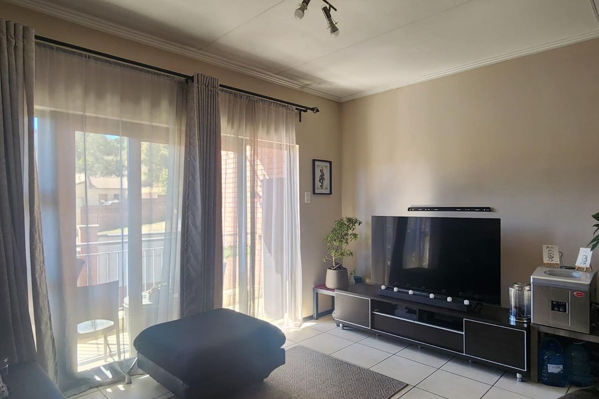 Charming North-Facing 2-Bedroom Unit in Modern Complex - Photo 5