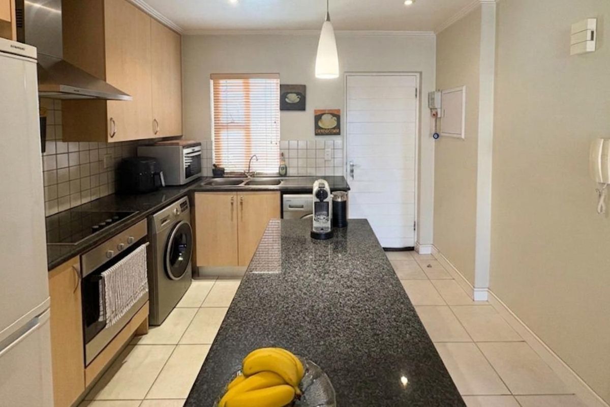 Contemporary 2-Bedroom Apartment Minutes from Sandton CBD - Photo 2
