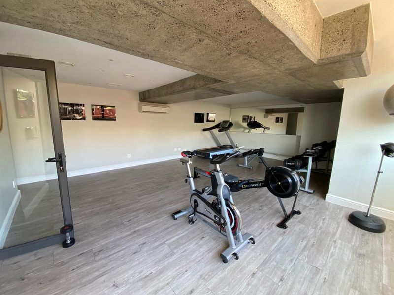 Modern, Furnished Apartment with Balcony, Parking & Gym — Observatory - Photo 7