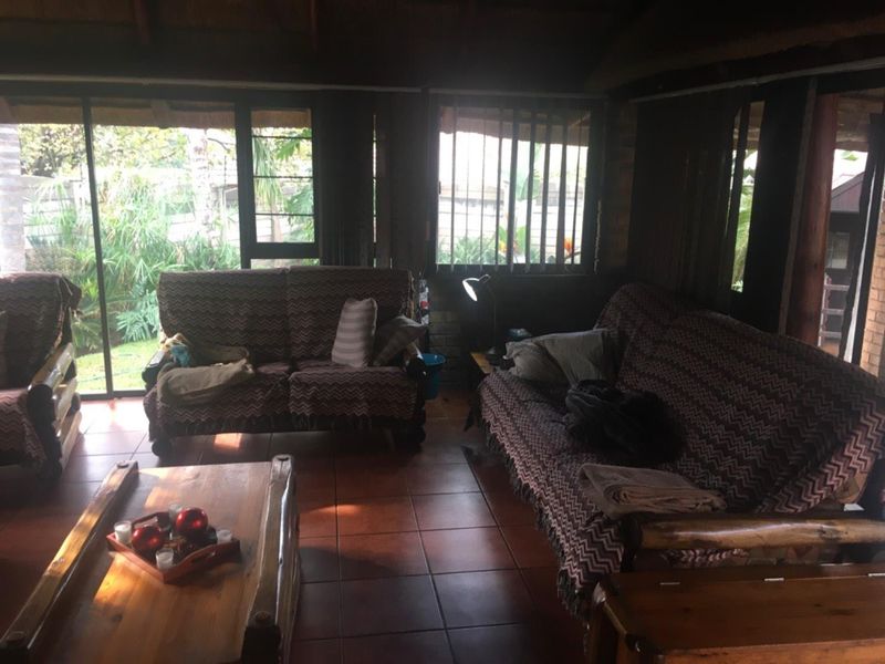 2 Seperate flats and a House on corner stand with two entrances. - Photo 7