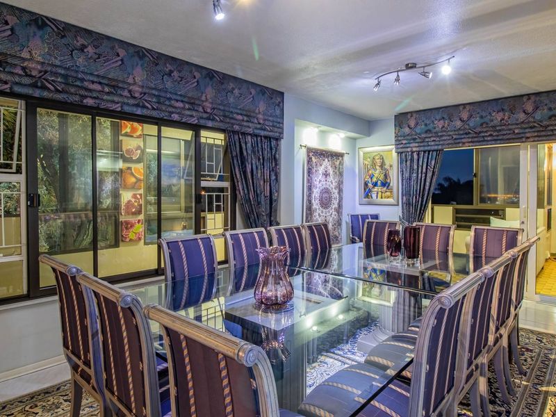 DISTINGUSHED HOME FOR THE DISCERNING FAMILY - Photo 10