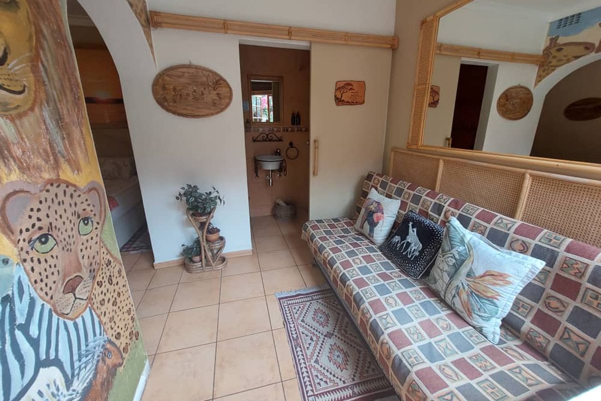 **Charming Guesthouse for Sale in Suiderhof, Windhoek** - Photo 5