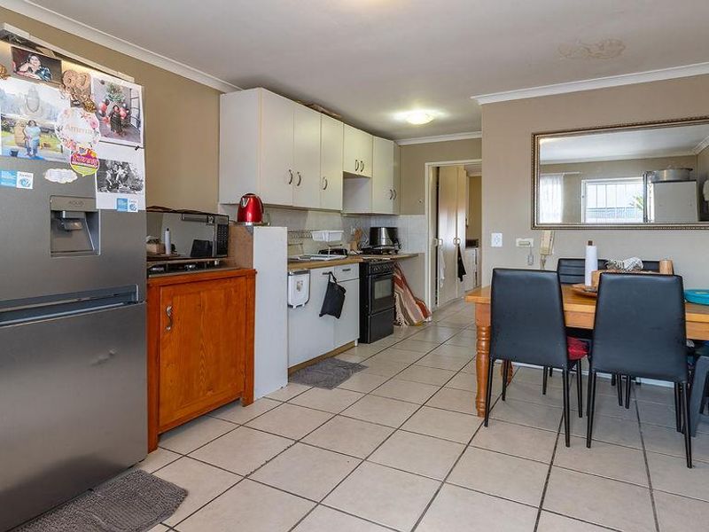 Neat 1 Bedroom Apartment For Sale In Bothasig - Photo 4