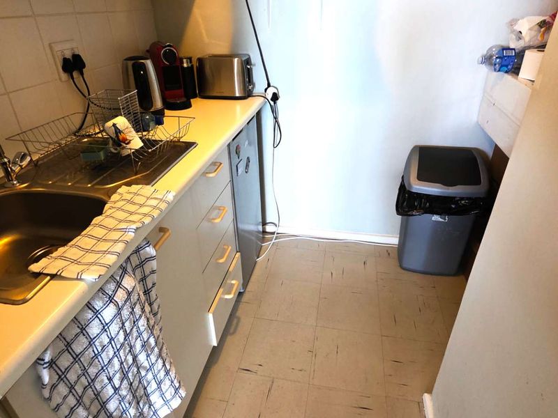 Beautiful First Floor Office in Westlake - Photo 4