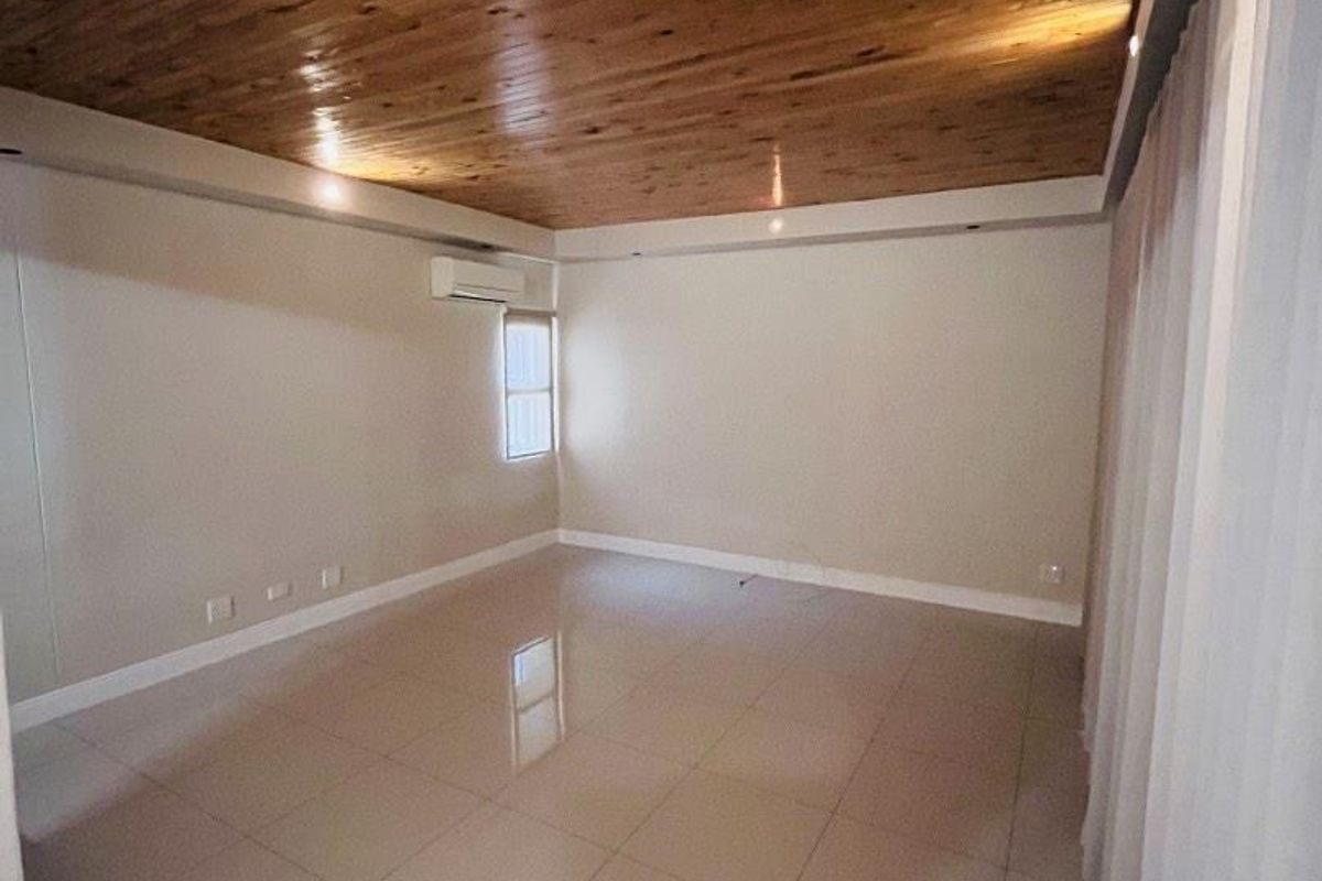 FOR SALE | Spacious Family Home with Flatlet | Eros  N$5,100,000 - Photo 2