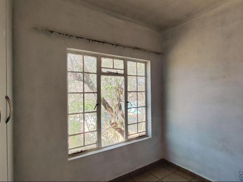 ** Charming 2-Bedroom Apartment with Modern Amenities** - Photo 8