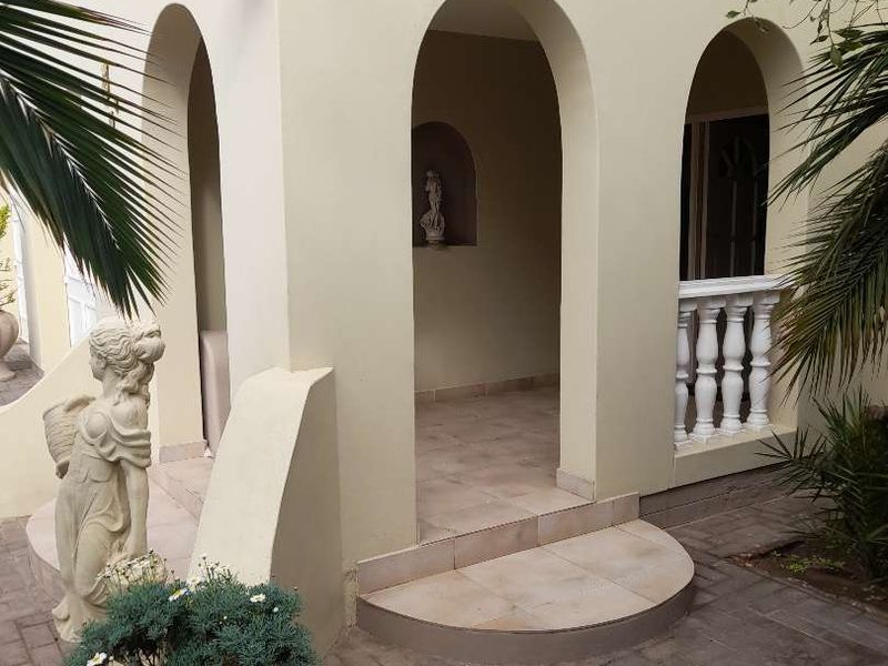 Spacious Luxury: 10 Bedrooms in Swakopmund's Safest Neighborhood - Photo 2
