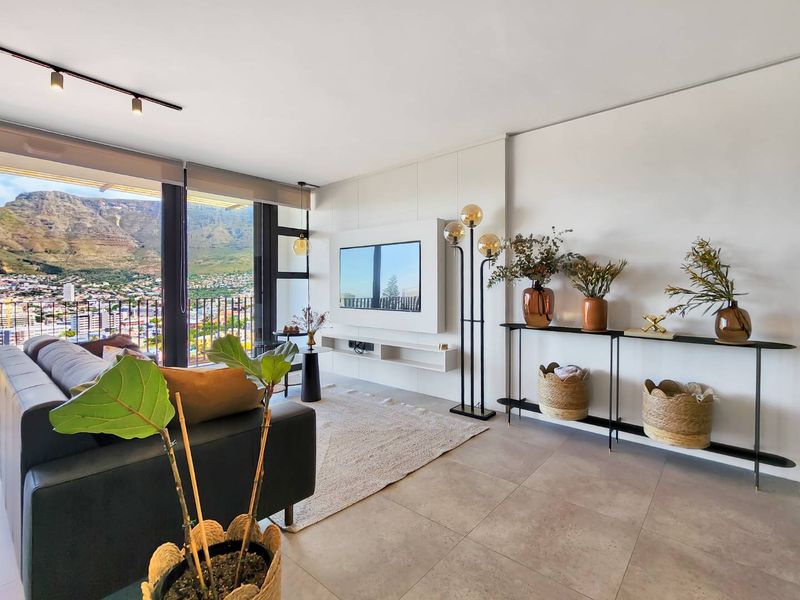 Penthouse Living in the City with incredible views - Photo 3