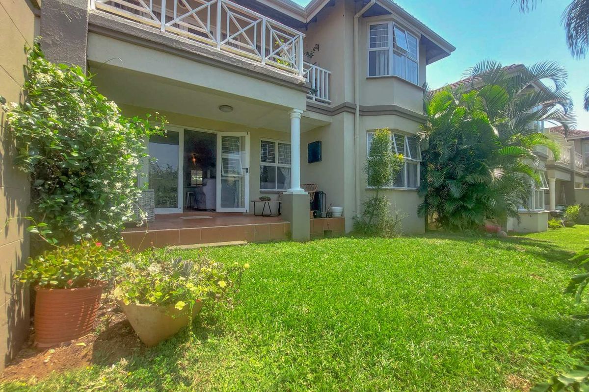 Modern, sleek and recently renovated garden townhouse! - Photo 4