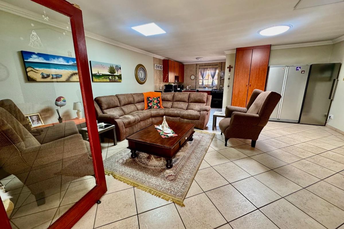 Stylish 3-Bedroom Townhouse in Bartlett - Photo 2