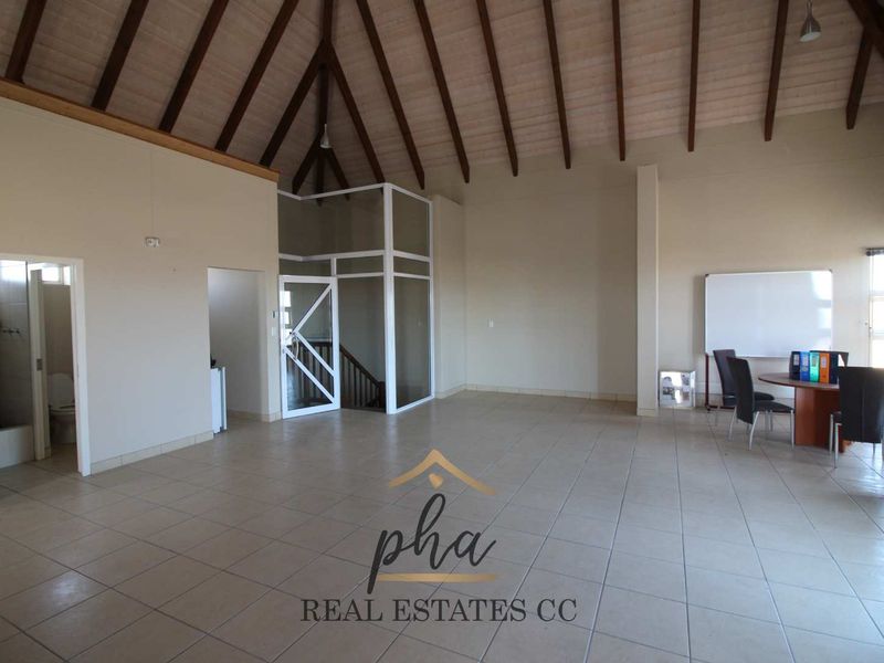 Warehouse with offices for sale - Swakopmund (Industrial) - Photo 9