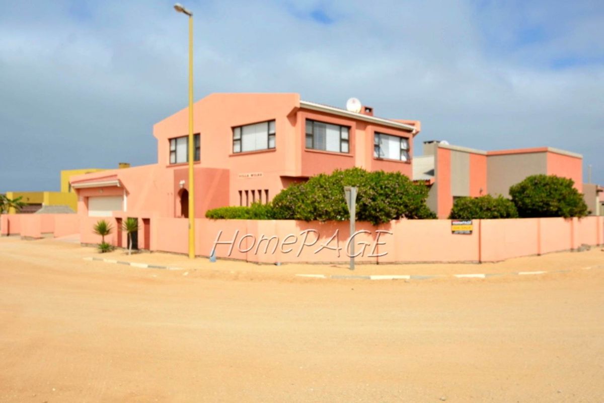 Ext 10, Henties Bay:  Airy Corner Home with LOTS OF LIGHT is for sale - Photo 2