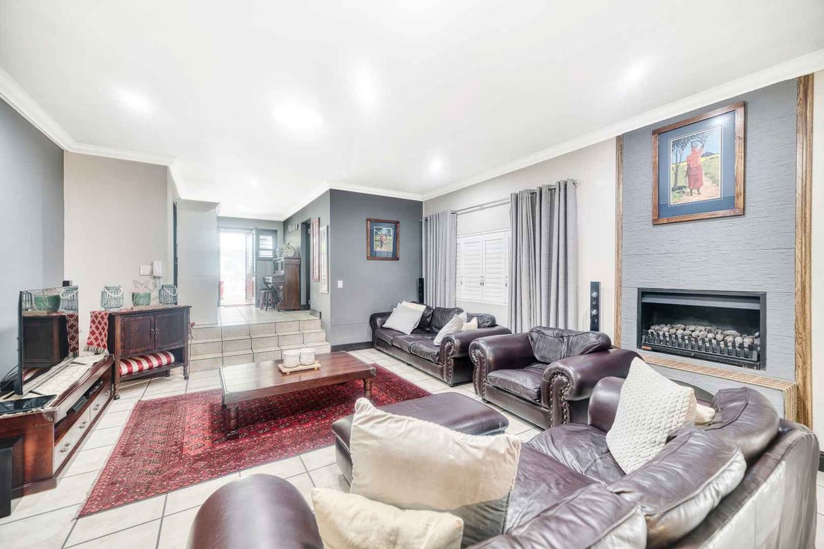 LARGE RESIDENTIAL HOME FOR SALE - Photo 2