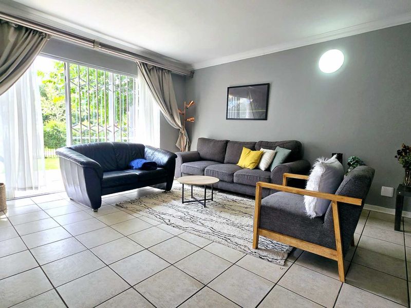HIDDEN GEM 3 BEDROOM DUPLEX IN WATERKLOOF GLEN - Photo 6