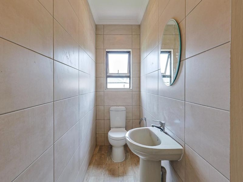 Stunning Modern 4 Bedroom, 2.5 Bathroom Home for Rent - Photo 3