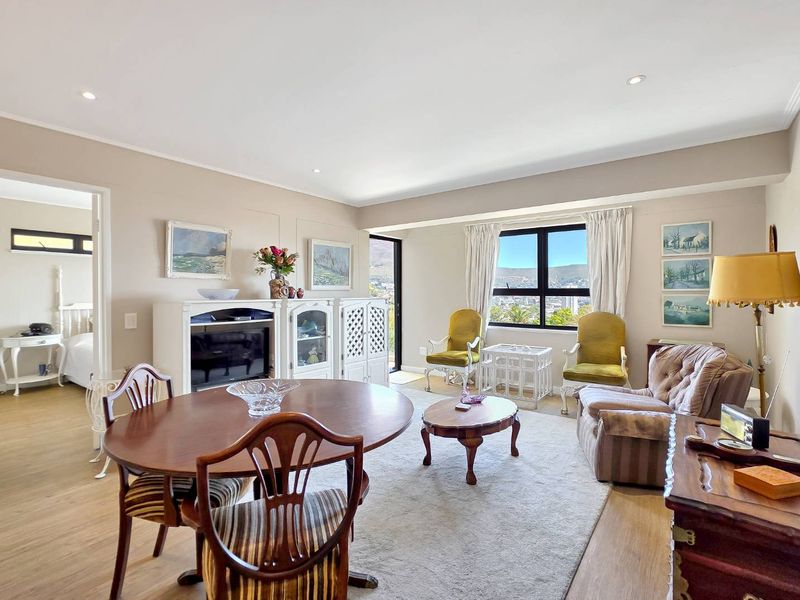 Beautiful Two Bed Apartment with Panoramic Mountain views - Photo 6