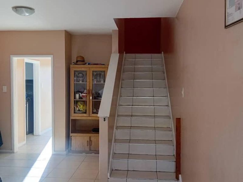 Spacious neat Townhouse - Photo 4