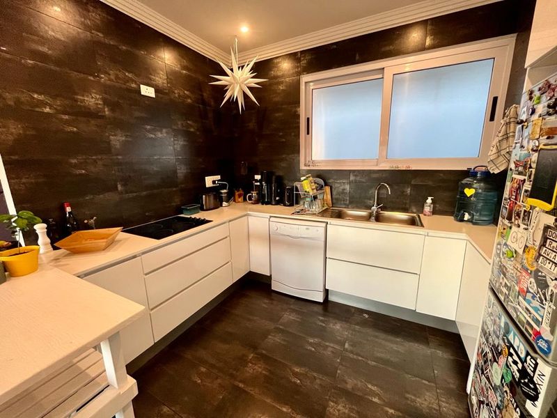 3 bedroom Apartment in SEA POINT - Photo 8