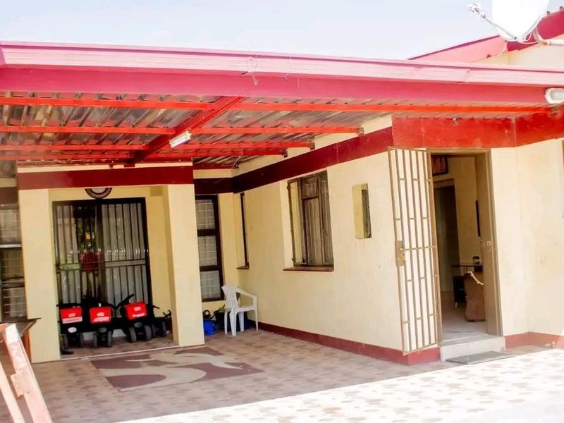 FOR SALE: Spacious 5-Bedroom Home in Shinime, Ondangwa Extension 2 — Now Selling Far Below Valuation!N$1 200 000.00 cost exclusive Call Penda on 081 2979971 - Photo 6