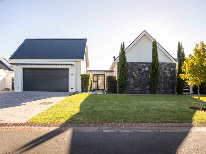 Modern living on Val de Vie Estate in a Beautifully Fully Furnished Three-Bedroom Home - Photo 1