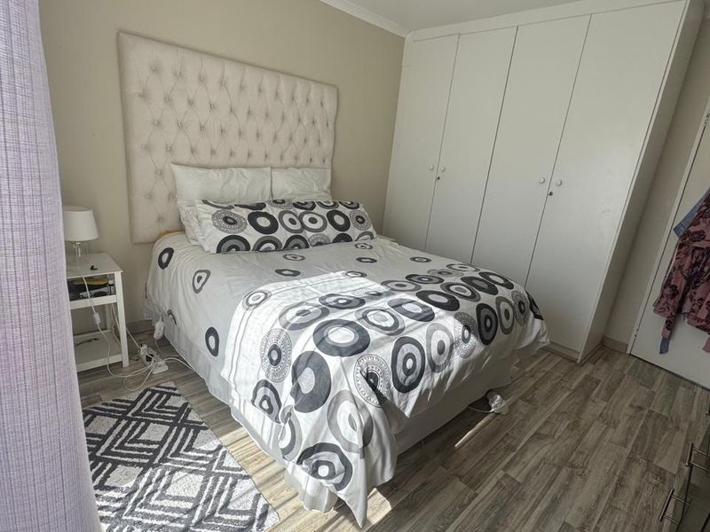 Great Location! Near The Glen & Comaro View, Pool Included - Photo 9