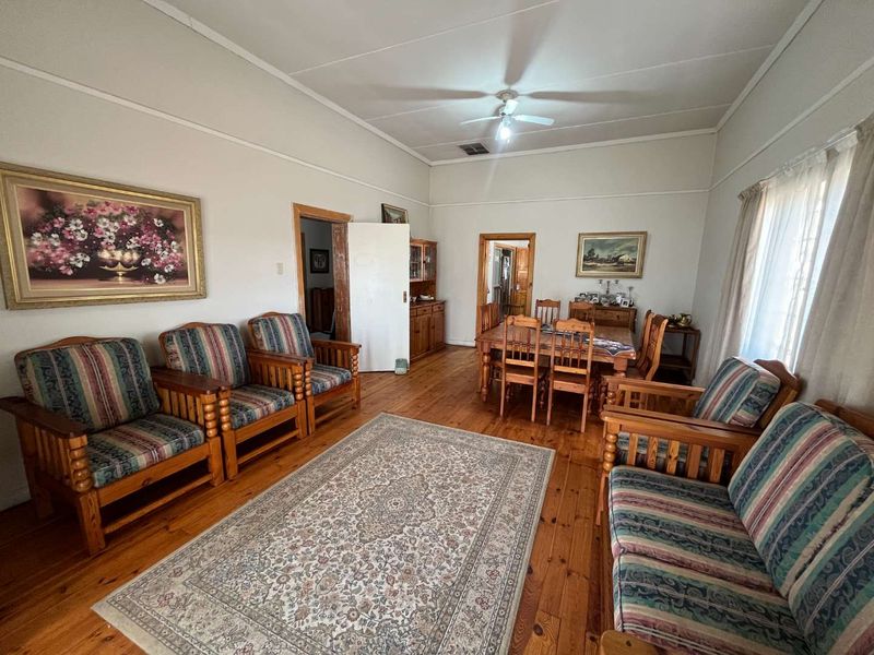 Lovely and cosy family home in a popular area - Photo 2