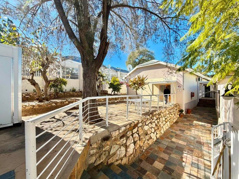 Office TO LET in CBD - Photo 2