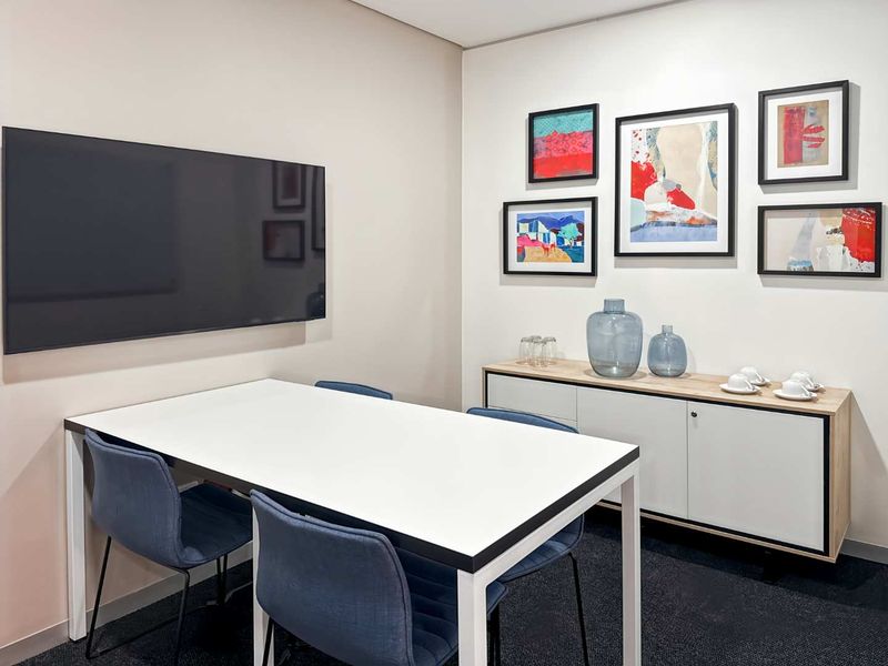 Expand your business presence with a virtual office in Regus Waterside - Photo 3