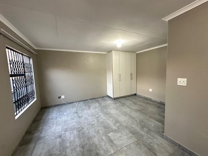 Newly Built Bachelor Unit to Rent – Danville Ext 8 – R4,000 pm - Photo 6