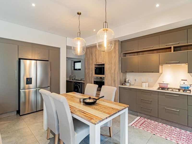 Charming 3 Bedroom Home in a Sought-After Complex in Bryanston - Photo 4