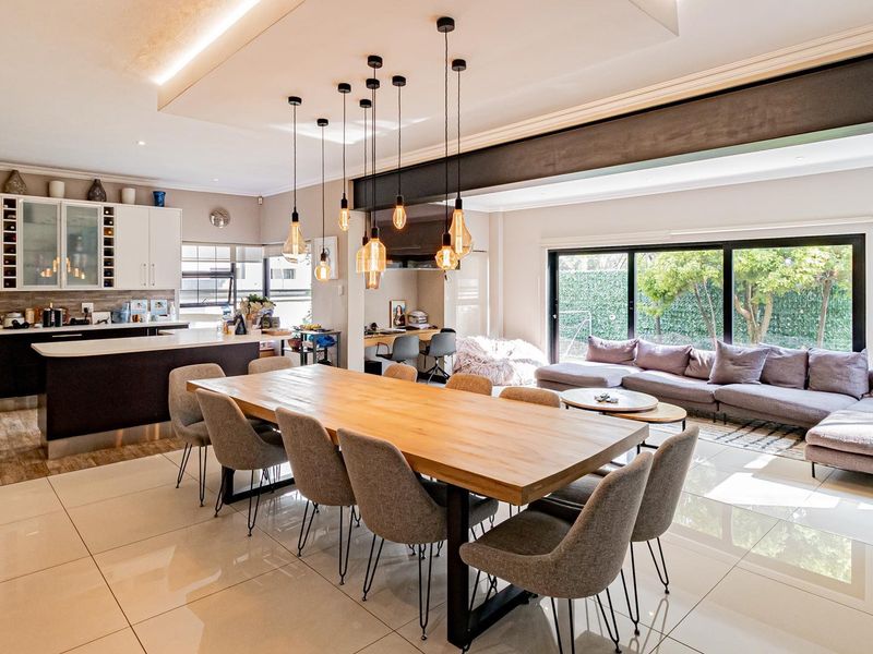 4-Bedroom Family Home with Private Pool & Full Backup Power - Photo 4