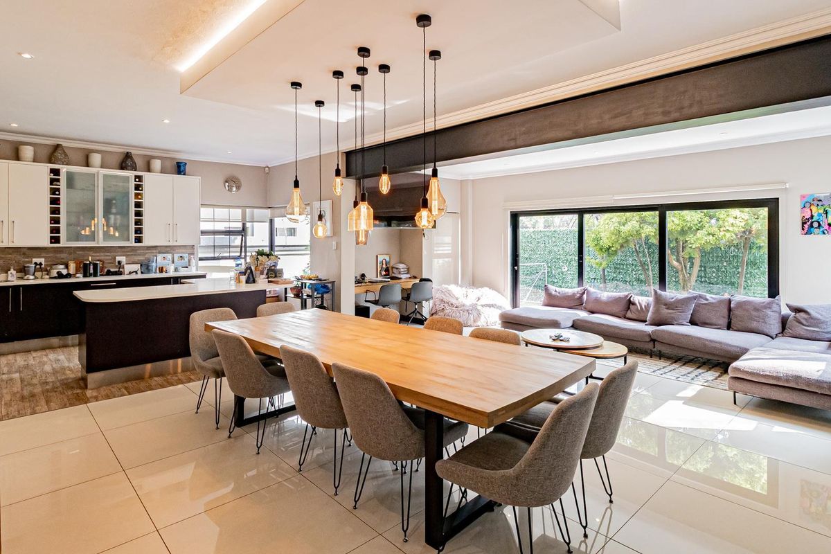 4-Bedroom Family Home with Private Pool & Full Backup Power - Photo 4