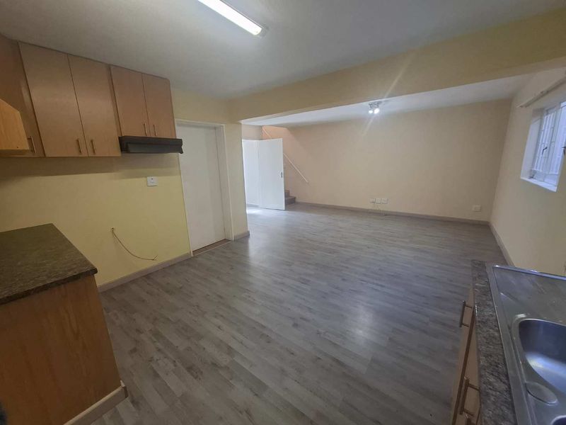 COSY TOWNHOUSE FOR FIRST TIME HOME OWNERS OR INVESTORS - Photo 2