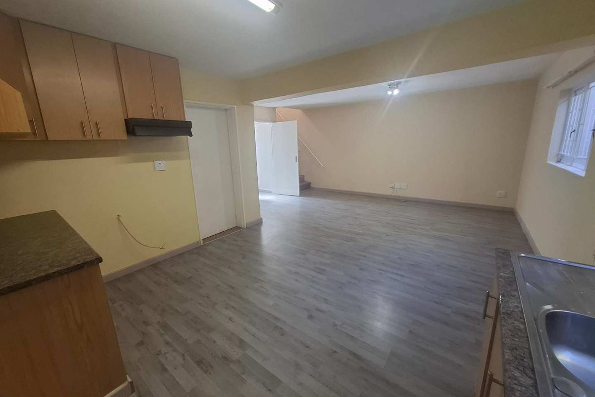 COSY TOWNHOUSE FOR FIRST TIME HOME OWNERS OR INVESTORS - Photo 2