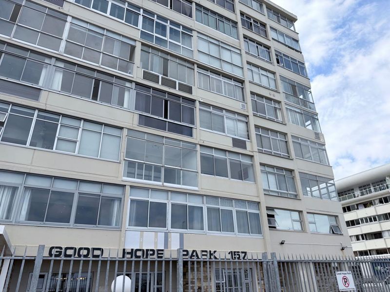 Luxurious Retirement Living in the Heart of Mouillie Point - Photo 2