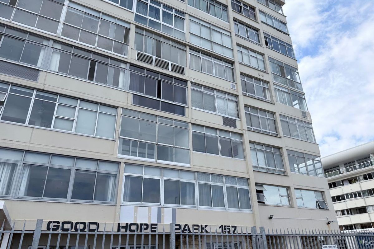 Luxurious Retirement Living in the Heart of Mouillie Point - Photo 2