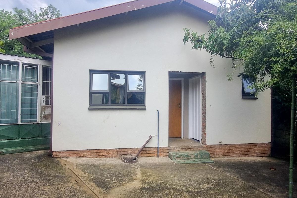 Invest Smart in Bethlehem: Spacious 4-Bedroom Opportunity! - Photo 5