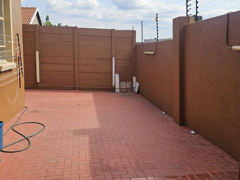 Stunning house to rent at Canal Village - Photo 6