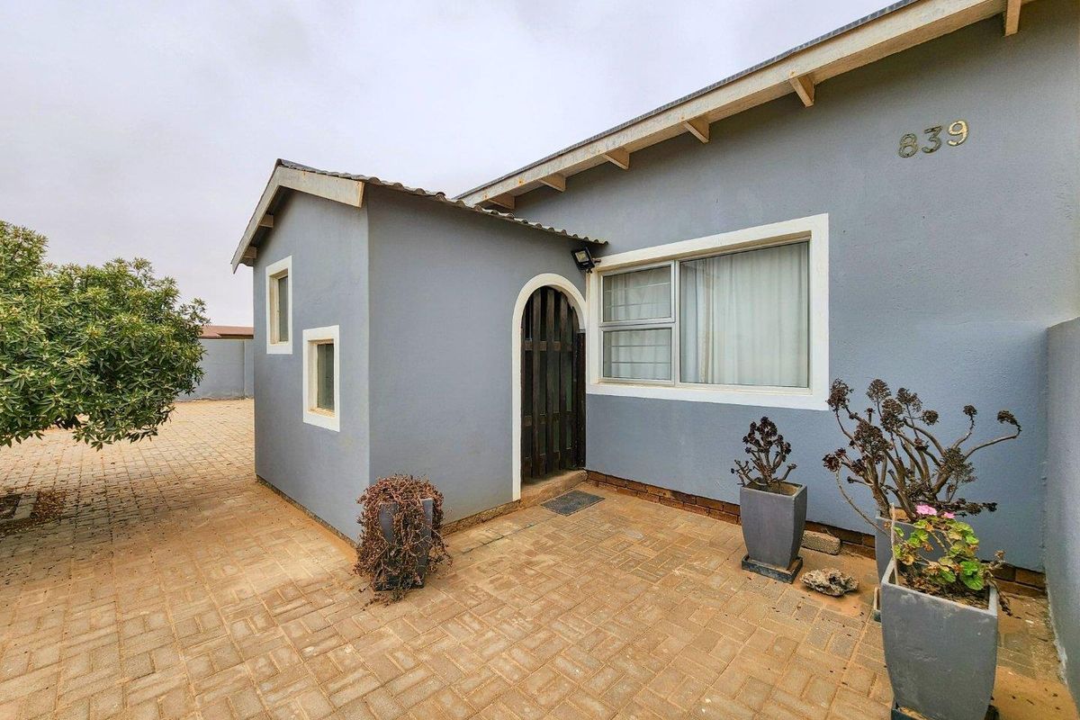 Ext 3, Henties:  Starter home on Omaruru Street is for Sale - Photo 3