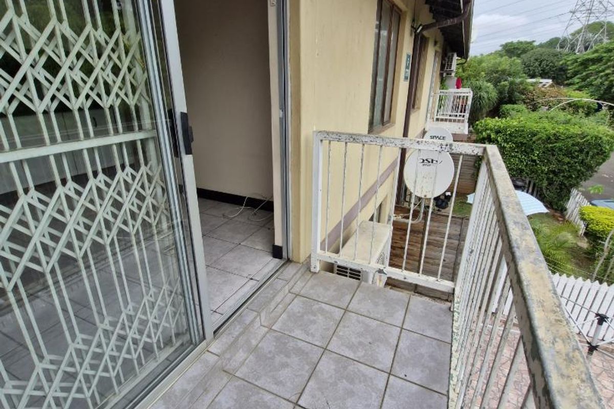 🏡 3-Bedroom First-Floor Apartment to Rent in Phoenix – Secure Complex with Pool - Photo 4