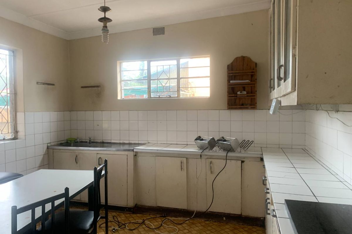 Rosettenville Haven: Comfortable Living with Income Potential - Photo 3