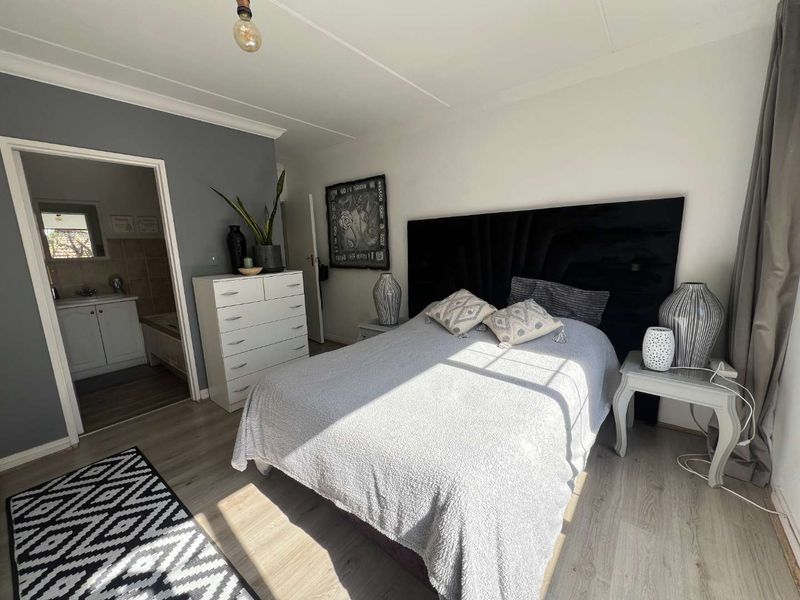 Move-In Ready 2-Bedroom Garden Unit in Sought-After Complex - Photo 6