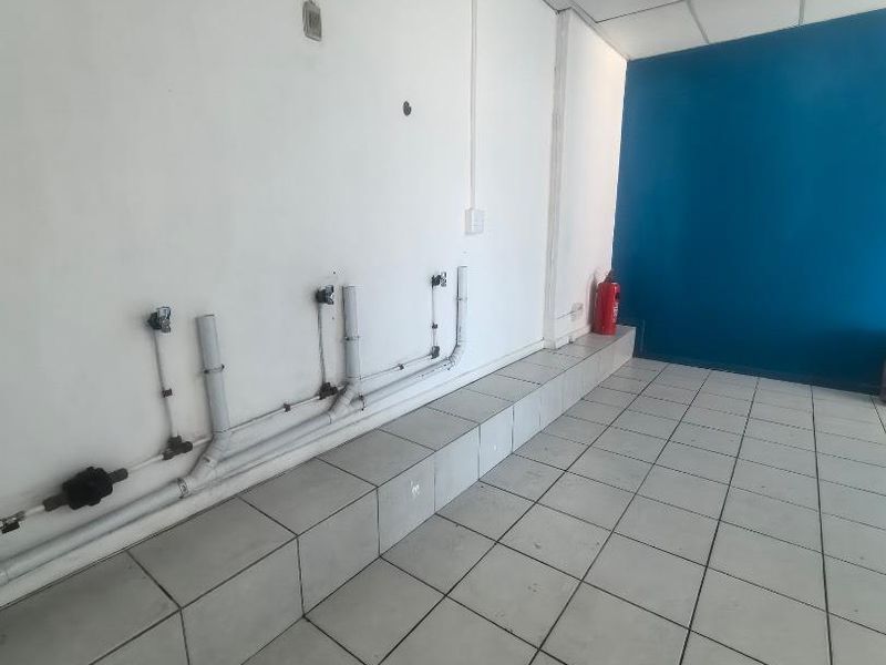 Retail Shop to let - Photo 10