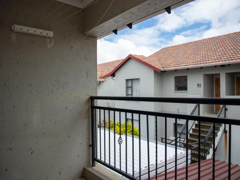 3 BEDROOM TOWNHOUSE - Photo 8