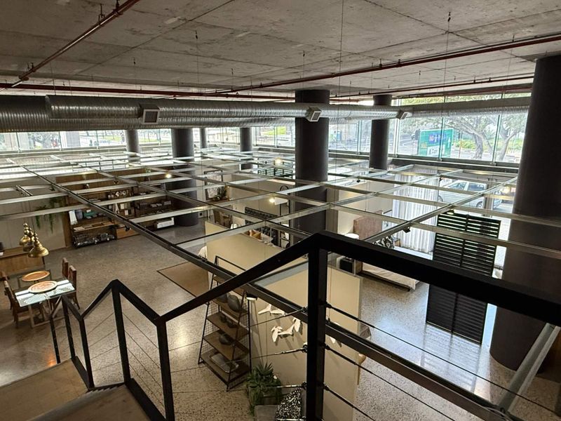 High-Exposure showroom space to let in Foreshore - Photo 6