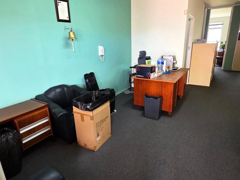 Tenanted First Floor Office in Westlake - Photo 9