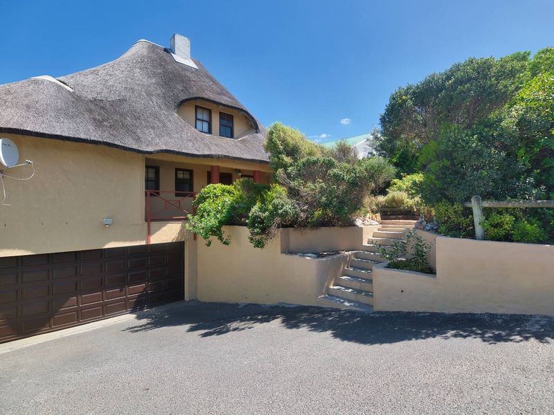 Live, Love, Location - Photo 4