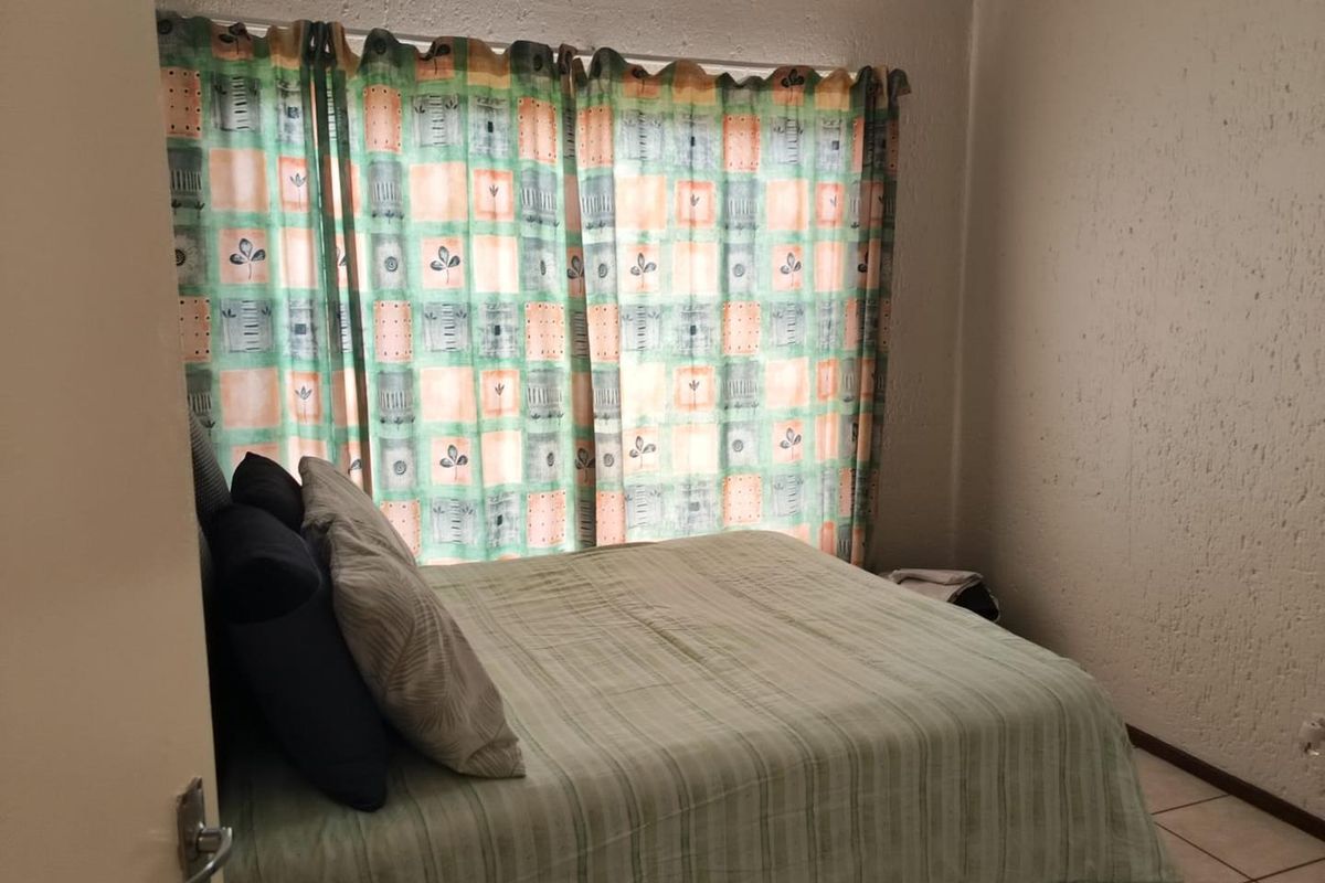 2 bed 2nd floor unit in Well Maintained Complex, close to East rand Mall + 24 hour guard! - Photo 3